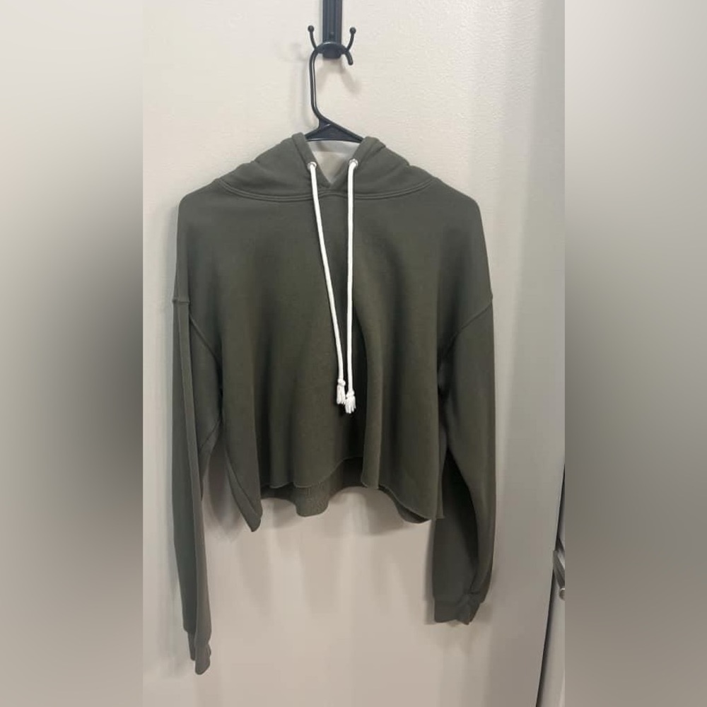 Cropped pullover hoodie